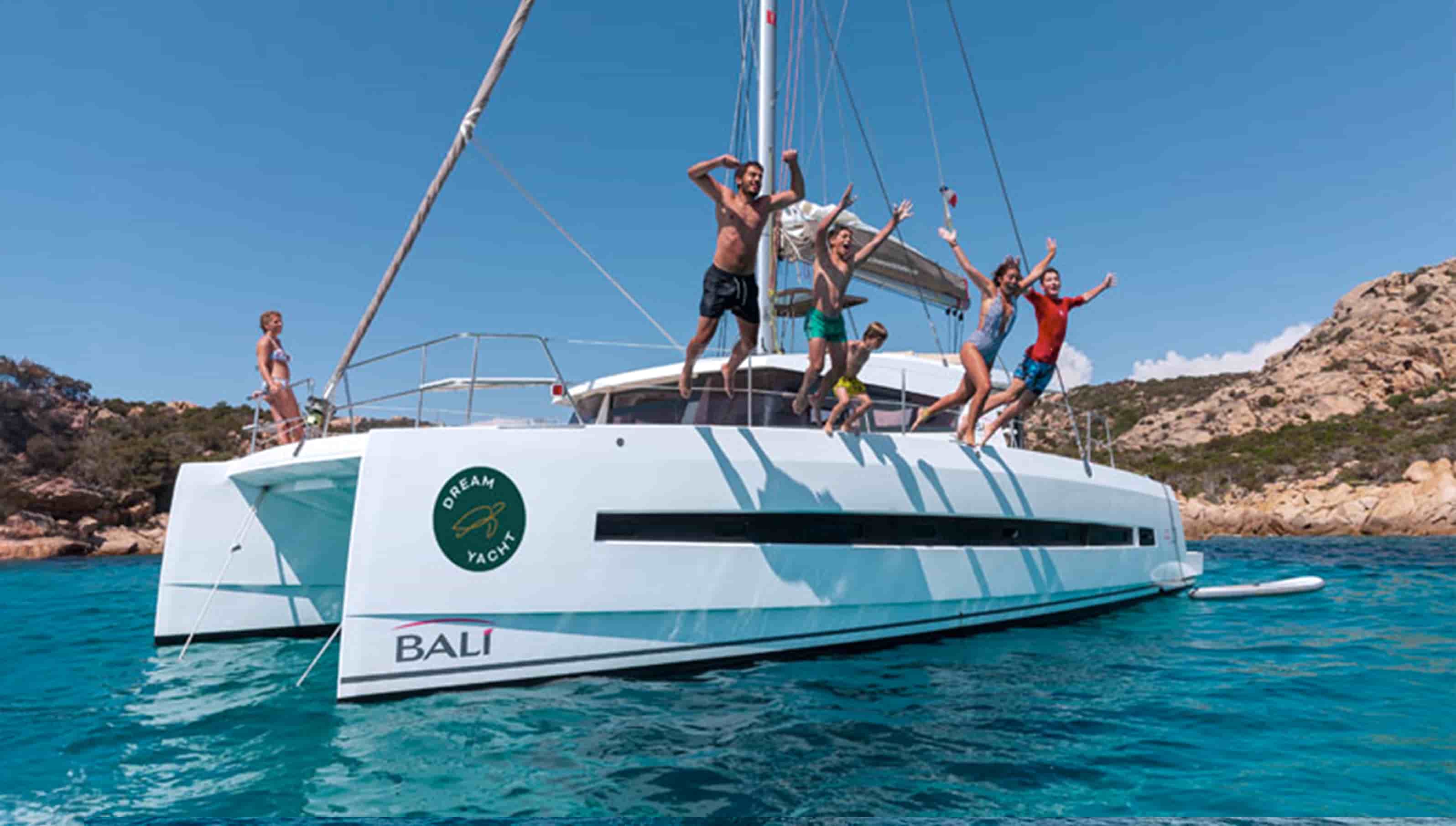 Eau potable sur bateau de charter : obligations et responsabilités