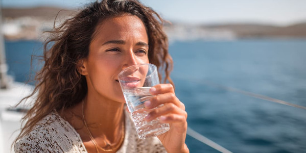 Comment garantir une eau potable sûre à bord d’un bateau, même avec l’eau de quai