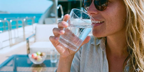 Eau potable à bord d’un bateau : quels risques pour l’équipage et les passagers sans filtration adaptée ?
